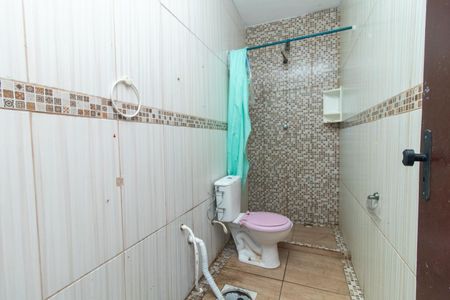 Banheiro de casa à venda com 1 quarto, 68m² em São José, Porto Alegre
