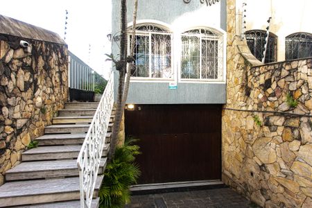 Casa à venda com 231m², 3 quartos e 3 vagasFachada