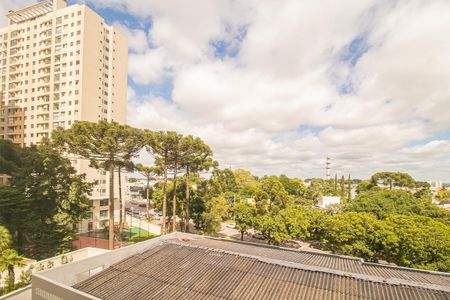 Vista do Quarto 1 de apartamento para alugar com 2 quartos, 42m² em Capão Raso, Curitiba