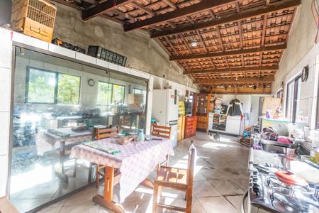 Casa à venda com 225m², 3 quartos e 5 vagas Casa à venda com 225m², 3 quartos e 5 vagasCasa 2 - cozinha