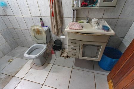 Casa à venda com 225m², 3 quartos e 5 vagas Casa à venda com 225m², 3 quartos e 5 vagasCasa 1 - banheiro da suíte