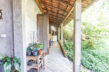 Casa à venda com 225m², 3 quartos e 5 vagas Casa à venda com 225m², 3 quartos e 5 vagasCasa 1 - varanda