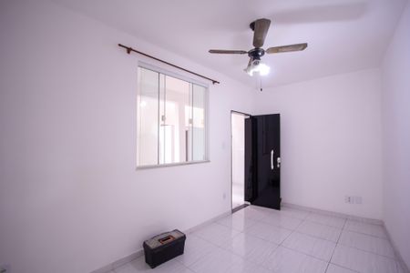 Sala de casa para alugar com 2 quartos, 230m² em Porto Novo, São Gonçalo