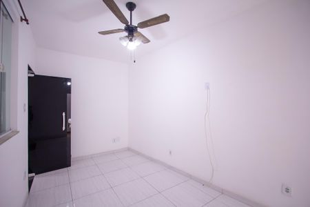Sala de casa para alugar com 2 quartos, 230m² em Porto Novo, São Gonçalo