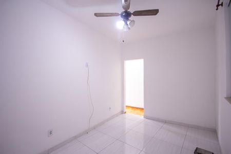 Sala de casa para alugar com 2 quartos, 230m² em Porto Novo, São Gonçalo