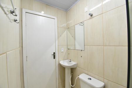 Banheiro de kitnet/studio para alugar com 1 quarto, 40m² em Boa Vista, Curitiba