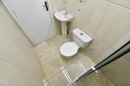 Banheiro de kitnet/studio para alugar com 1 quarto, 40m² em Boa Vista, Curitiba