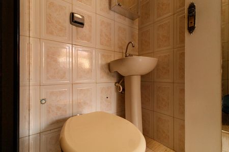 Casa de condomínio para alugar com 130m², 3 quartos e 2 vagasBanheiro da Suíte