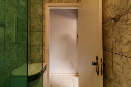 Casa de condomínio para alugar com 130m², 3 quartos e 2 vagasBanheiro 