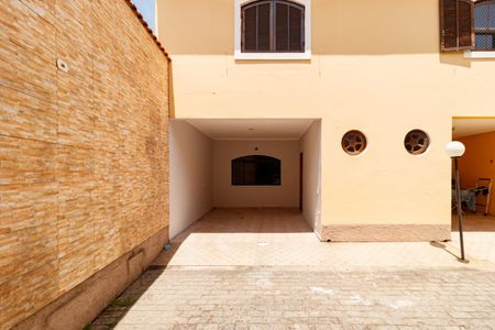 Casa de condomínio para alugar com 130m², 3 quartos e 2 vagasFachada da casa