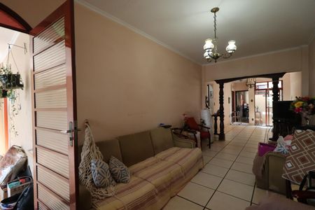 Casa para alugar com 140m², 3 quartos e 2 vagas Casa para alugar com 140m², 3 quartos e 2 vagasSala