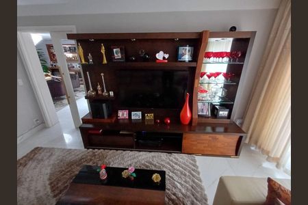 Casa à venda com 4 quartos, 420m² em Vila Carrão, São Paulo