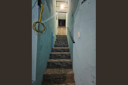 Casa para alugar com 100m², 3 quartos e sem vagaEscada