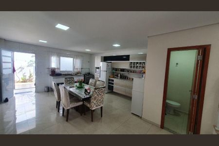 Casa à venda com 3 quartos, 181m² em Parque Erasmo Assunção, Santo André
