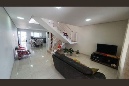 Casa à venda com 3 quartos, 181m² em Parque Erasmo Assunção, Santo André