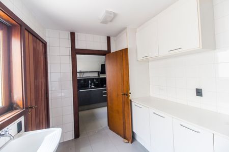 Casa de condomínio para alugar com 800m², 5 quartos e 8 vagas Casa de condomínio para alugar com 800m², 5 quartos e 8 vagasÁrea de Serviço