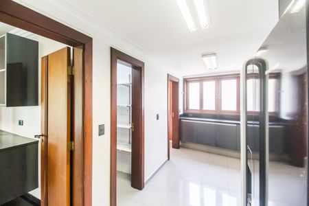 Casa de condomínio para alugar com 800m², 5 quartos e 8 vagas Casa de condomínio para alugar com 800m², 5 quartos e 8 vagasCozinha