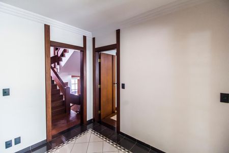 Casa de condomínio para alugar com 800m², 5 quartos e 8 vagas Casa de condomínio para alugar com 800m², 5 quartos e 8 vagasCopa