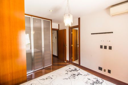 Casa de condomínio para alugar com 800m², 5 quartos e 8 vagas Casa de condomínio para alugar com 800m², 5 quartos e 8 vagasSuíte 2