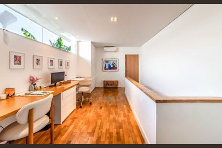 Casa à venda com 326m², 3 quartos e 6 vagas