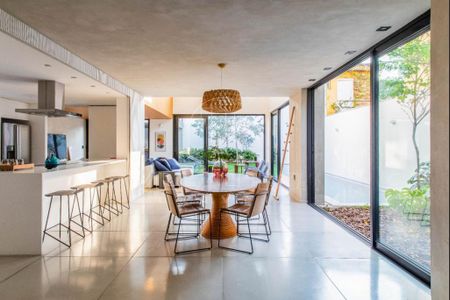 Casa à venda com 3 quartos, 326m² em Alto de Pinheiros, São Paulo