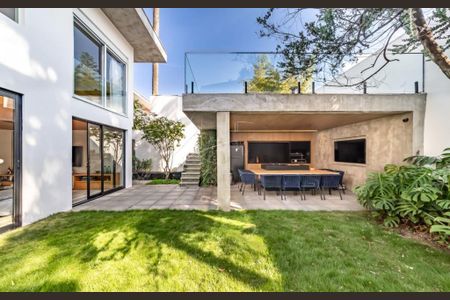 Casa à venda com 326m², 3 quartos e 6 vagas