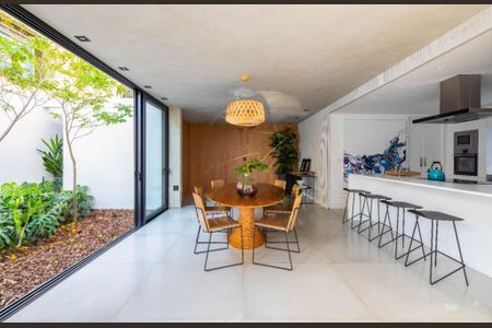 Casa à venda com 3 quartos, 326m² em Alto de Pinheiros, São Paulo