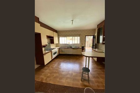 Casa à venda com 3 quartos, 259m² em Vila Bertioga, São Paulo