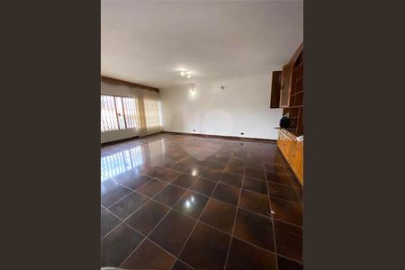 Casa à venda com 3 quartos, 259m² em Vila Bertioga, São Paulo