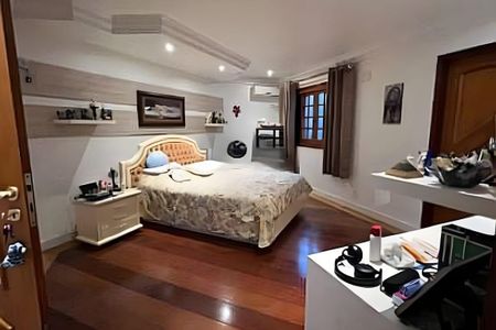 Casa à venda com 4 quartos, 520m² em Parque dos Passaros, São Bernardo do Campo