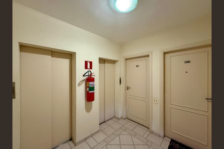 Apartamento à venda com 65m², 1 quarto e 1 vagaHall Apartamento 