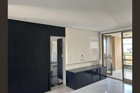 Apartamento para alugar com 220m², 4 quartos e sem vaga