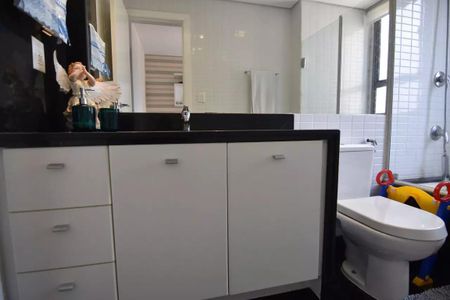 Apartamento para alugar com 220m², 4 quartos e sem vaga