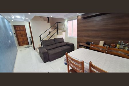 Sala de casa de condomínio para alugar com 2 quartos, 88m² em Chácara Real (Caucaia do Alto), Cotia