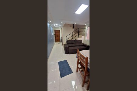 Sala de casa de condomínio para alugar com 2 quartos, 88m² em Chácara Real (Caucaia do Alto), Cotia