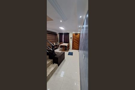Sala de casa de condomínio para alugar com 2 quartos, 88m² em Chácara Real (Caucaia do Alto), Cotia