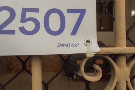 Casa à venda com 191m², 5 quartos e 2 vagas Casa à venda com 191m², 5 quartos e 2 vagasFachada