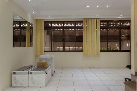 Casa à venda com 191m², 5 quartos e 2 vagas Casa à venda com 191m², 5 quartos e 2 vagasSala
