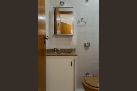 Casa à venda com 191m², 5 quartos e 2 vagas Casa à venda com 191m², 5 quartos e 2 vagasBanheiro de Serviço