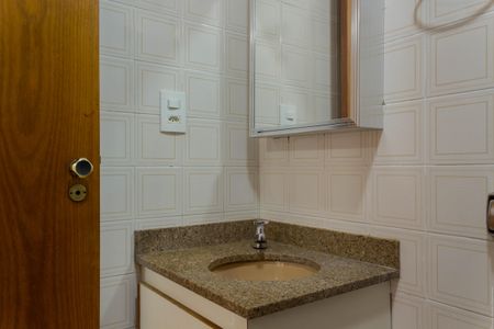 Casa à venda com 191m², 5 quartos e 2 vagas Casa à venda com 191m², 5 quartos e 2 vagasBanheiro de Serviço