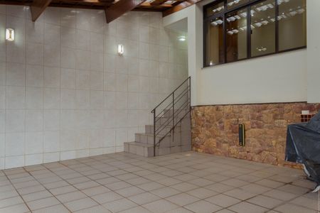 Casa à venda com 191m², 5 quartos e 2 vagas Casa à venda com 191m², 5 quartos e 2 vagasGaragem