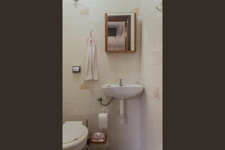 Casa à venda com 191m², 5 quartos e 2 vagas Casa à venda com 191m², 5 quartos e 2 vagasBanheiro