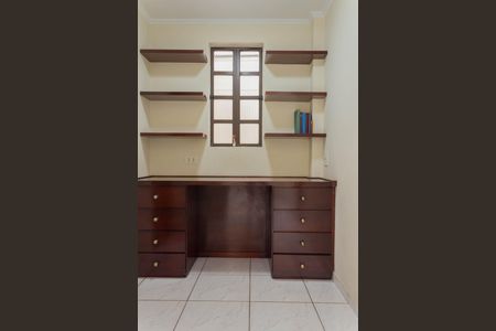 Casa à venda com 191m², 5 quartos e 2 vagas Casa à venda com 191m², 5 quartos e 2 vagasEscritório