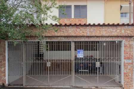 Casa à venda com 191m², 5 quartos e 2 vagas Casa à venda com 191m², 5 quartos e 2 vagasFachada