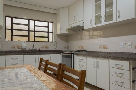 Casa à venda com 191m², 5 quartos e 2 vagas Casa à venda com 191m², 5 quartos e 2 vagasCozinha