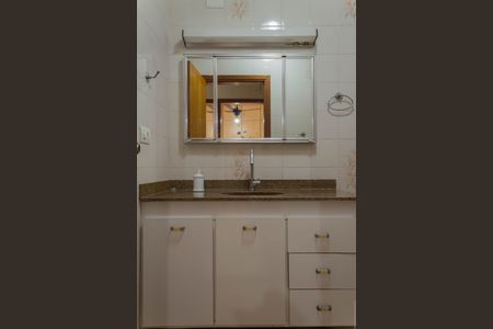 Casa à venda com 191m², 5 quartos e 2 vagas Casa à venda com 191m², 5 quartos e 2 vagasBanheiro