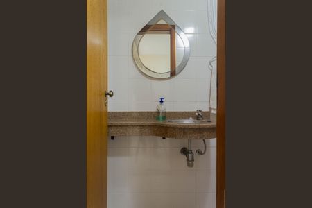 Casa à venda com 191m², 5 quartos e 2 vagas Casa à venda com 191m², 5 quartos e 2 vagasLavabo