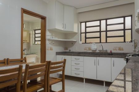 Casa à venda com 191m², 5 quartos e 2 vagas Casa à venda com 191m², 5 quartos e 2 vagasCozinha