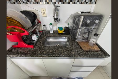 Cozinha de apartamento para alugar com 2 quartos, 49m² em Gardênia Azul, Rio de Janeiro