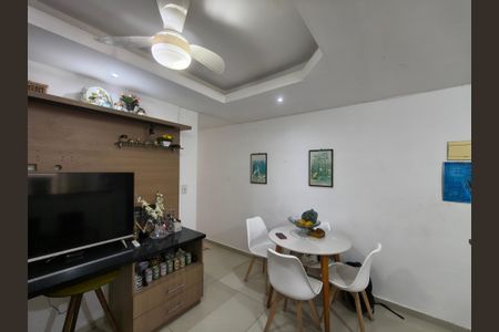 Sala de apartamento para alugar com 2 quartos, 49m² em Gardênia Azul, Rio de Janeiro